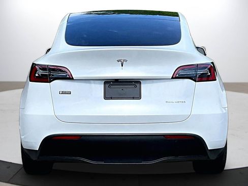 Used 2024 Tesla Model Y Long Range AWD/4WD image 8