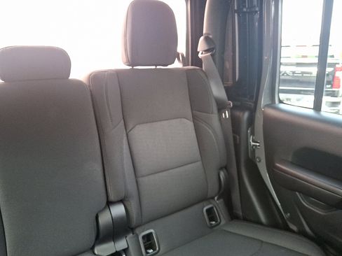 Used 2021 Jeep Gladiator Sport image 21