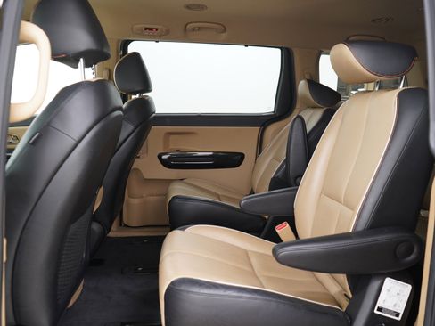 Used 2016 Kia Sedona SX FWD image 16