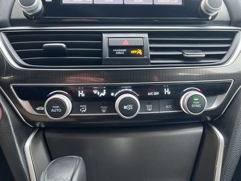 Certified 2018 Honda Accord Sport image 29