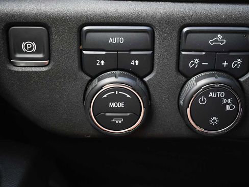 Used 2025 Chevrolet Silverado 1500 LT image 18