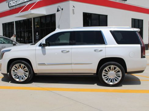 Used 2020 Cadillac Escalade Platinum RWD image 6