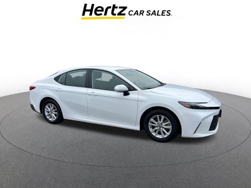 Used 2025 Toyota Camry LE image 1