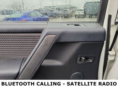 Used 2013 Nissan Titan SV w/ SV Value Truck Pkg image 12