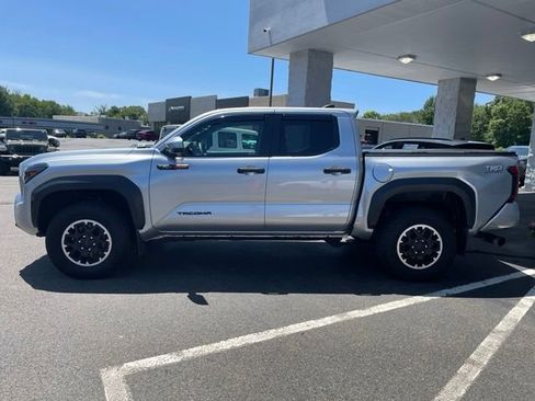 Used 2024 Toyota Tacoma TRD Off-Road w/ TRD Off Road Upgrade Package AWD/4WD image 8