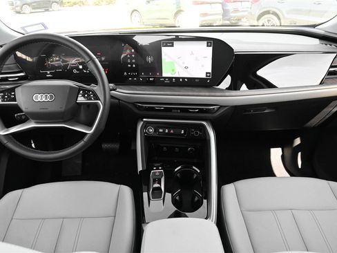 Used 2025 Audi Q5 Premium Plus w/ Premium Plus AWD/4WD image 5