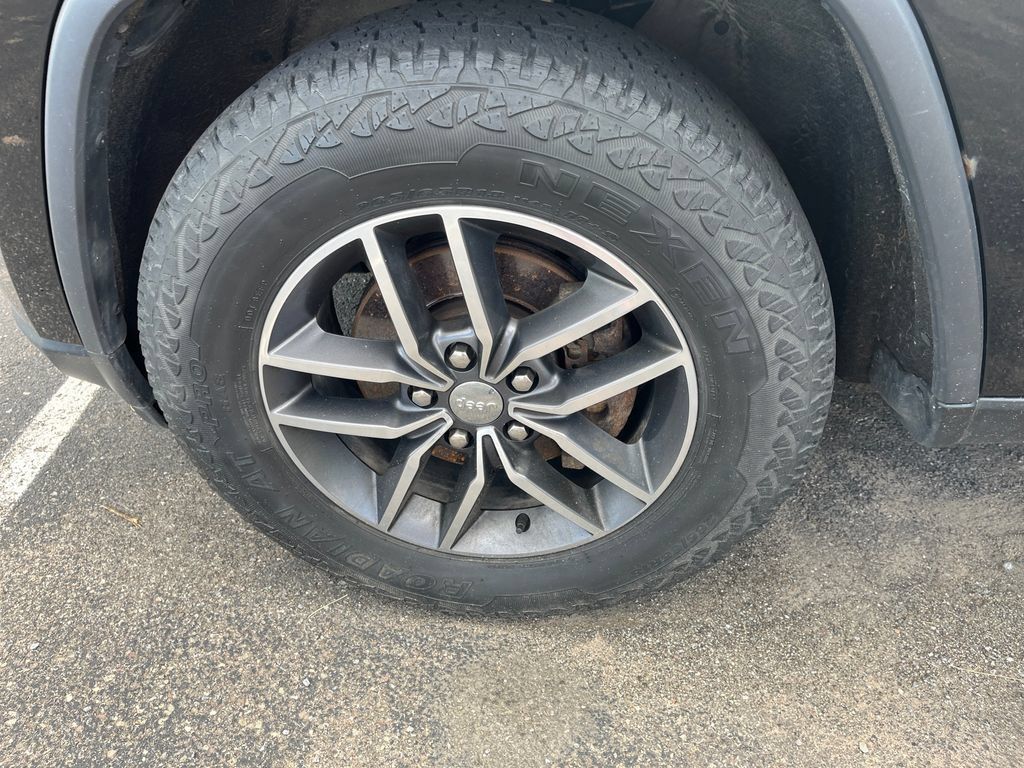 Used 2018 Jeep Grand Cherokee Limited AWD/4WD image 28