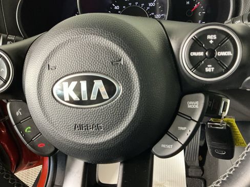 Used 2019 Kia Soul + FWD image 17