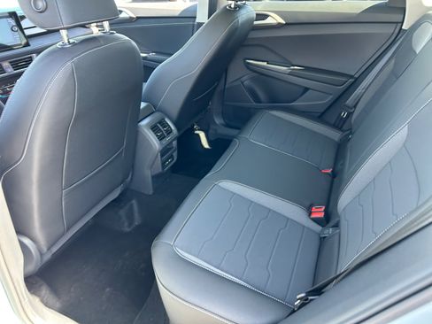 New 2026 Volkswagen Taos SE FWD image 17