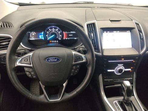 Used 2018 Ford Edge Titanium w/ Technology Package FWD image 22