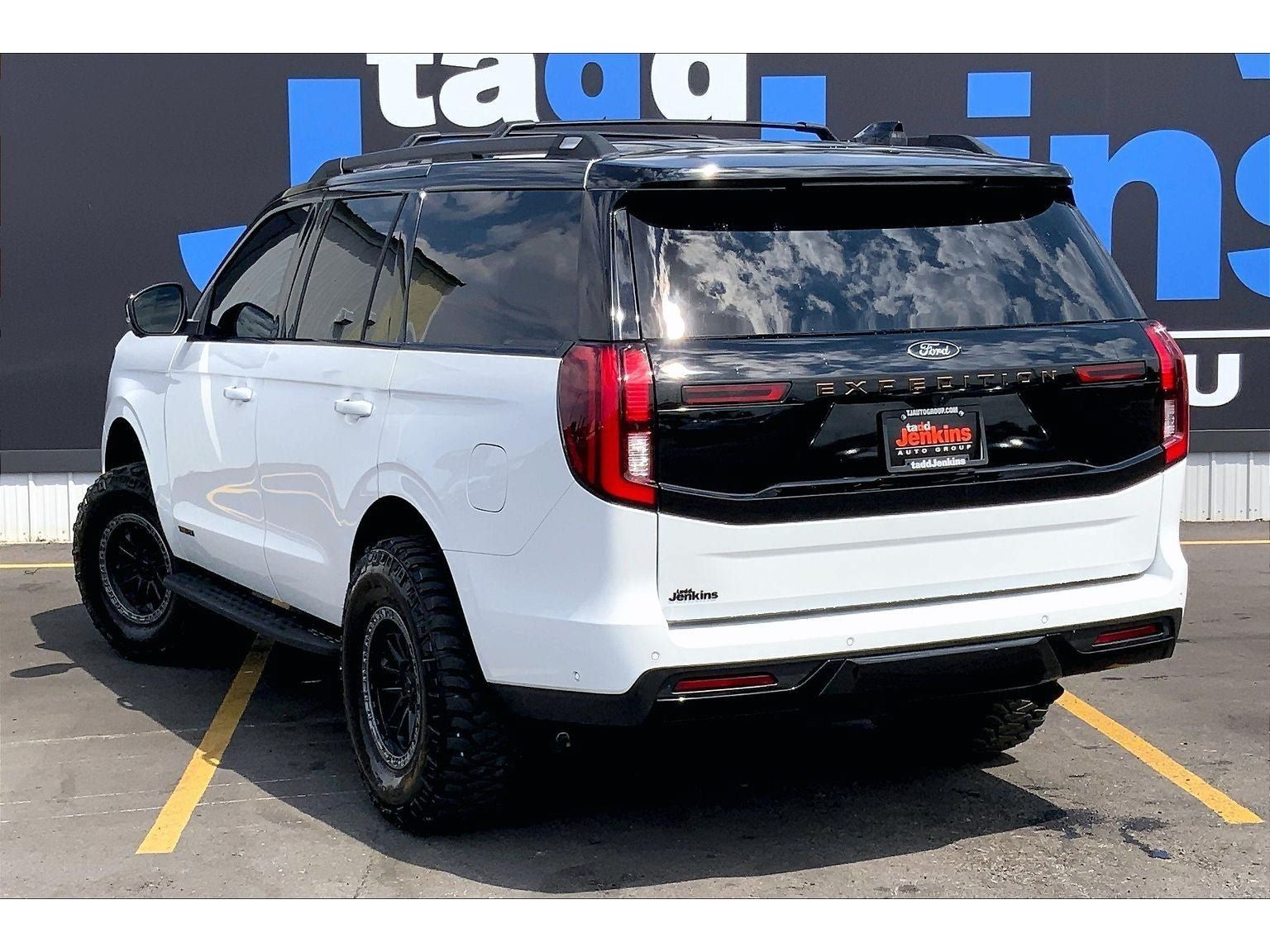 Used 2025 Ford Expedition Tremor AWD/4WD image 13