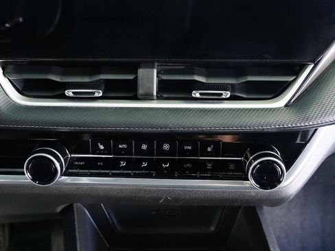 Used 2025 Chevrolet Equinox LT w/ Convenience Package II image 21