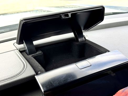 Used 2025 GMC Yukon XL Denali image 32