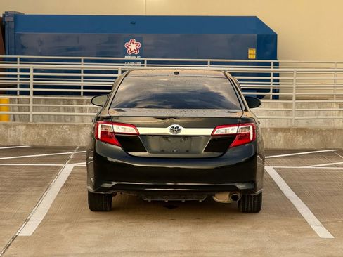 Used 2012 Toyota Camry XLE w/ Leather Pkg FWD image 6