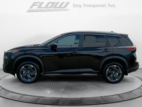 Used 2025 Nissan Rogue SV w/ SV Premium Package FWD image 4