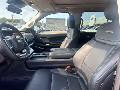 New 2025 Ford Expedition Platinum w/ Driver's Package image 24