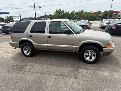 Used 2002 Chevrolet Blazer LS w/ Preferred Equipment Group RWD image 2