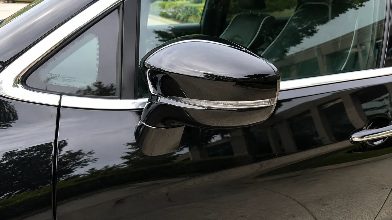Used 2026 Chrysler Pacifica Limited FWD image 11