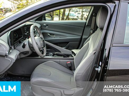 Used 2025 Hyundai Elantra Sport image 16