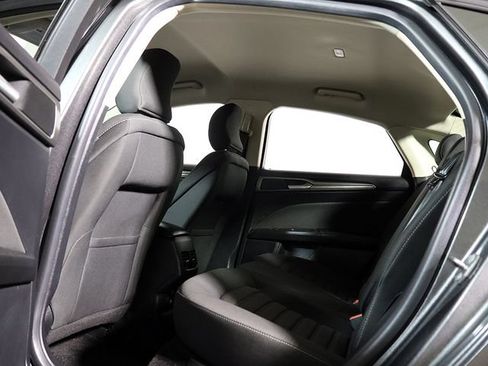 Used 2019 Ford Fusion SE FWD image 14