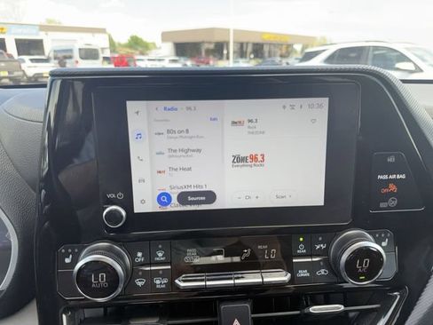 Used 2025 Toyota Highlander XSE AWD/4WD image 16
