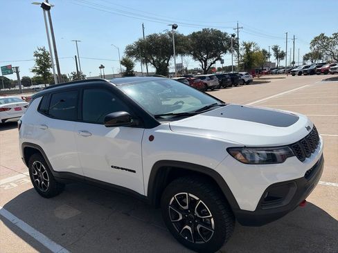 Used 2025 Jeep Compass Trailhawk AWD/4WD image 6