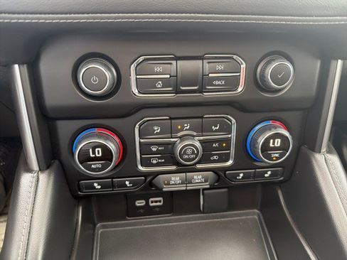 Used 2024 Chevrolet Tahoe Z71 w/ Z71 Off-Road Package AWD/4WD image 10