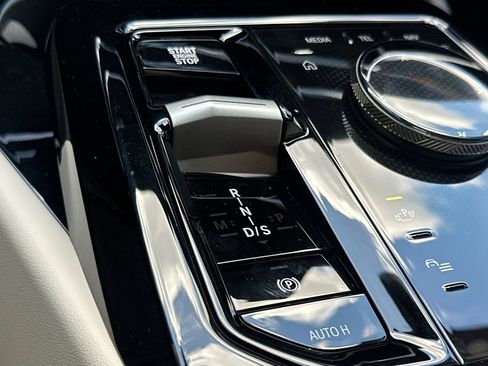 Certified 2024 BMW 530i w/ Premium Package RWD image 27