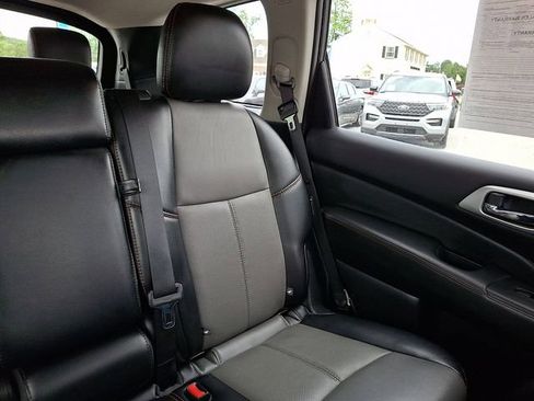 Used 2020 Nissan Pathfinder SL AWD/4WD image 28