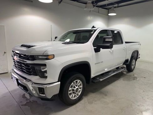 Certified 2025 Chevrolet Silverado 2500 LT w/ Convenience Package AWD/4WD image 3