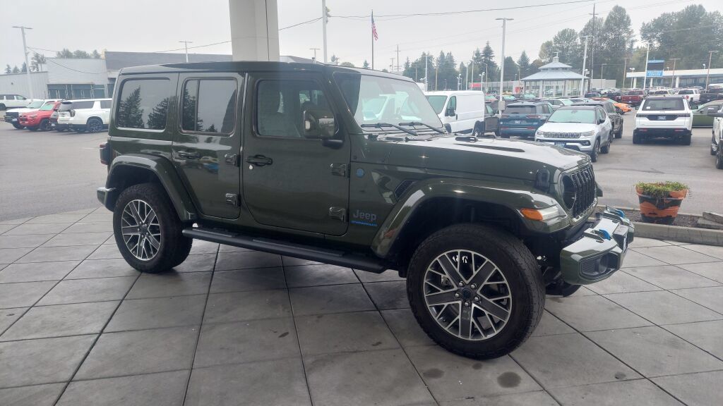 Used 2024 Jeep Wrangler High Altitude AWD/4WD image 3