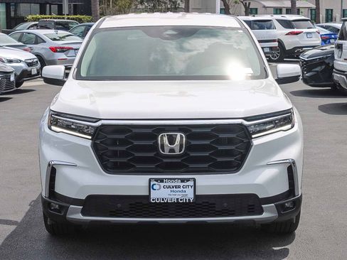 Used 2025 Honda Pilot EX-L image 2