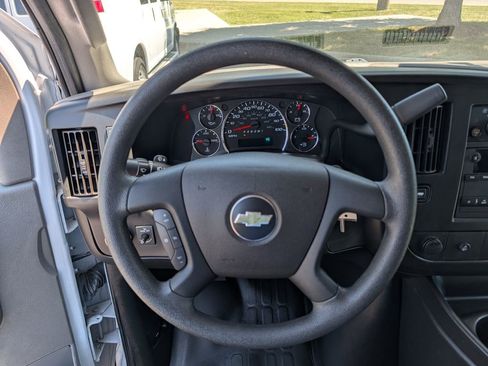 Used 2022 Chevrolet Express 3500 LS RWD image 17