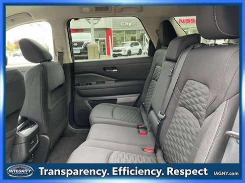 Used 2022 Nissan Pathfinder SV AWD/4WD image 12