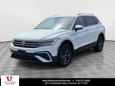 Used 2024 Volkswagen Tiguan SE FWD image 1