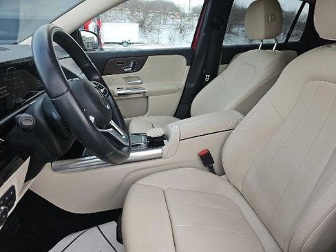 Used 2021 Mercedes-Benz GLA 250 4MATIC w/ Premium Package image 4