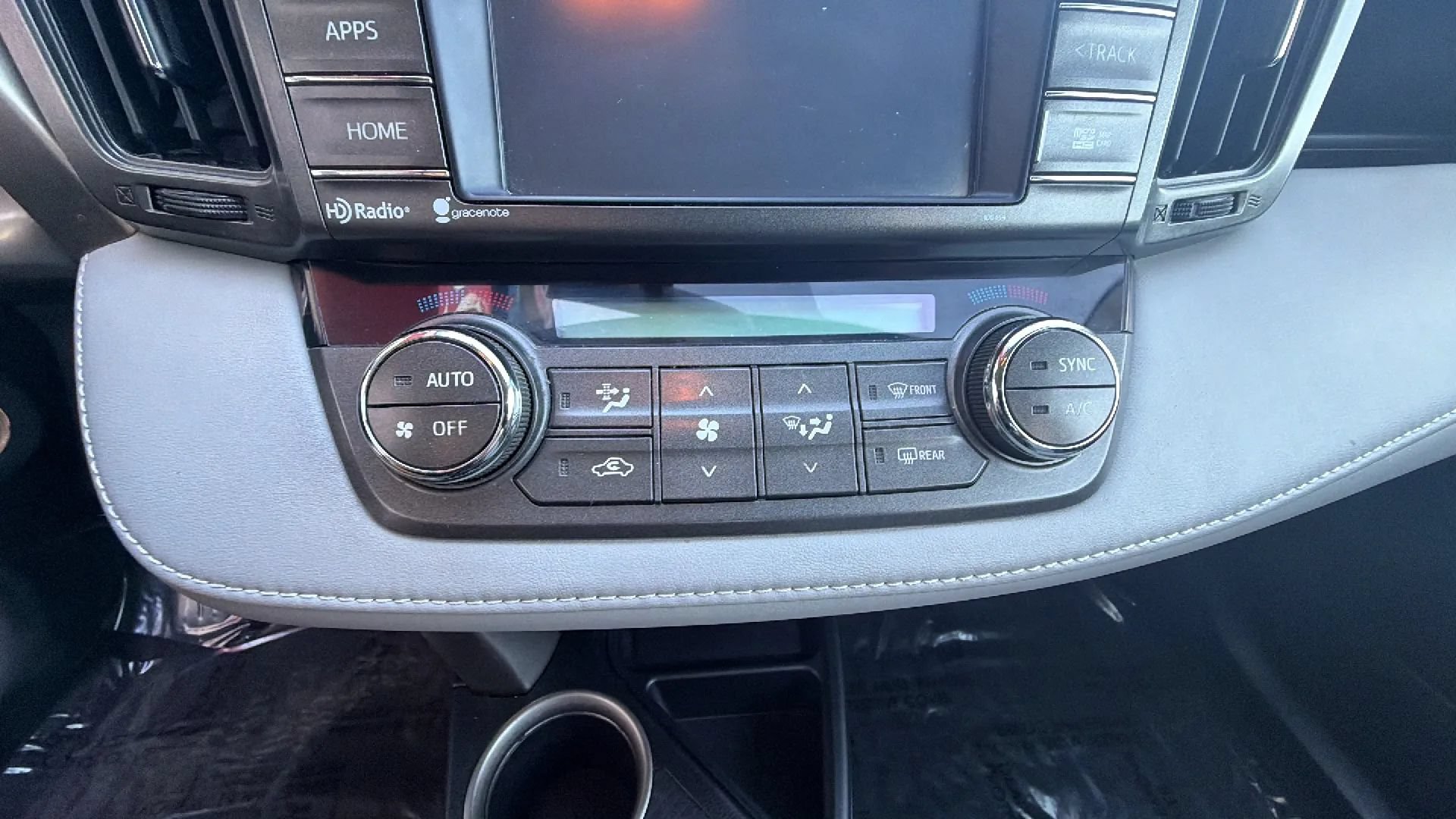 Used 2015 Toyota RAV4 XLE AWD/4WD image 16