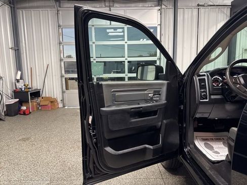 Used 2021 RAM 1500 Classic SLT image 7