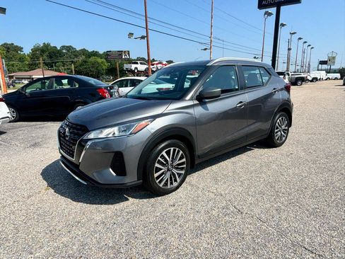 Used 2023 Nissan Kicks SV FWD image 11