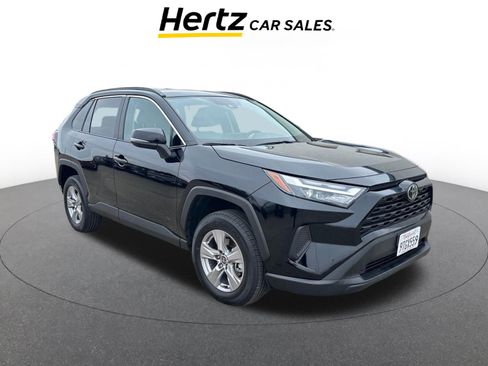 Used 2025 Toyota RAV4 XLE image 1