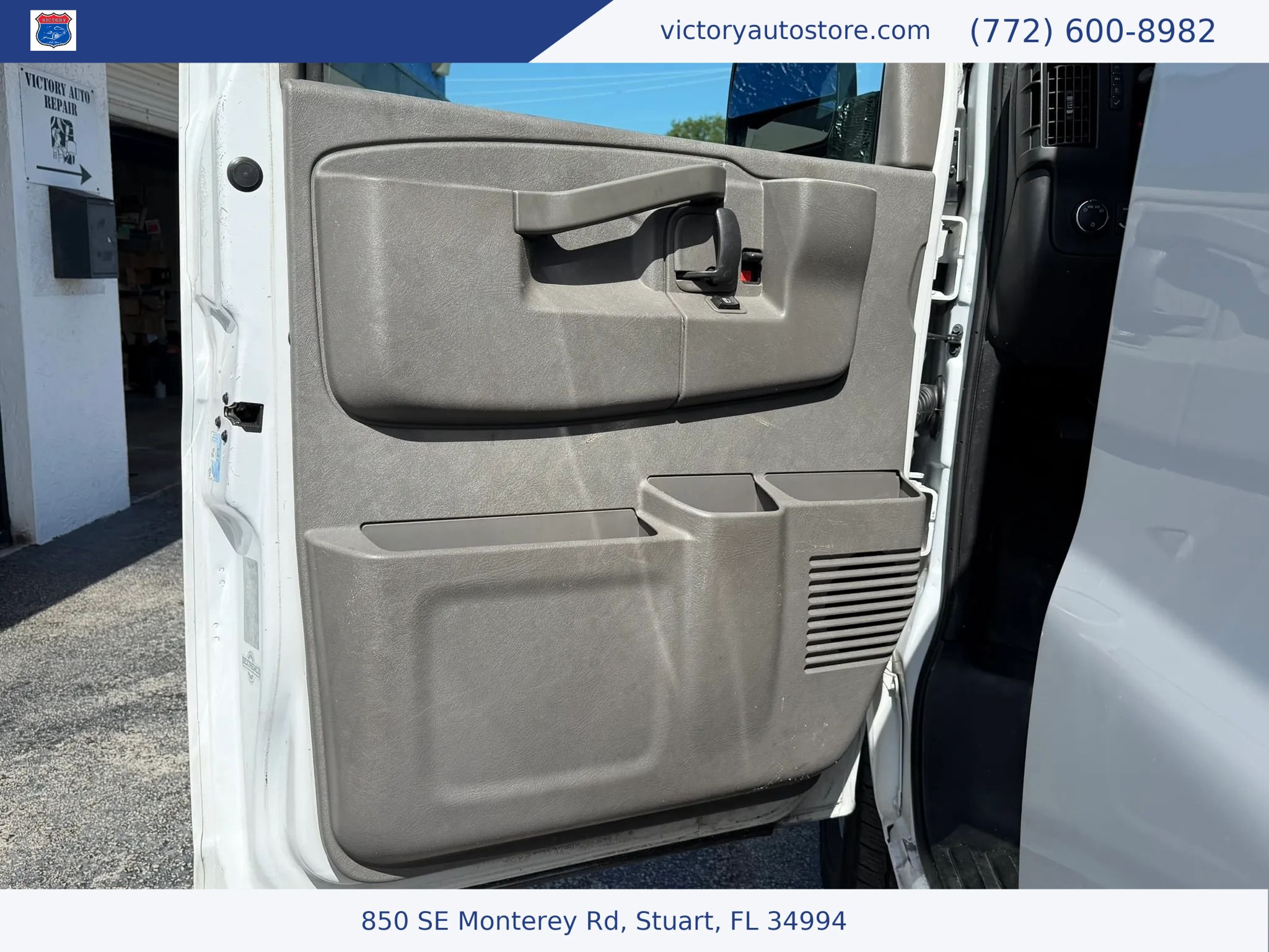 Used 2017 Chevrolet Express 2500 RWD image 9