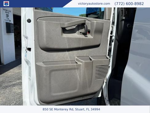 Used 2017 Chevrolet Express 2500 RWD image 9