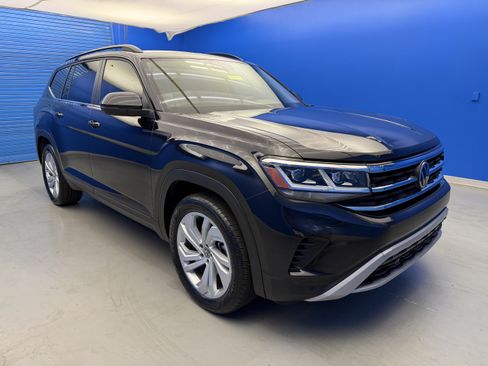 Certified 2023 Volkswagen Atlas SE w/ Panoramic Sunroof Package FWD image 2
