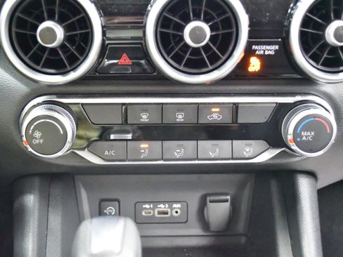 Used 2025 Nissan Sentra SV FWD image 26
