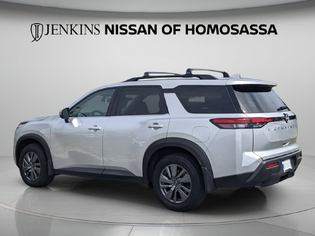 Used 2025 Nissan Pathfinder SV w/ SV Premium Package FWD image 9