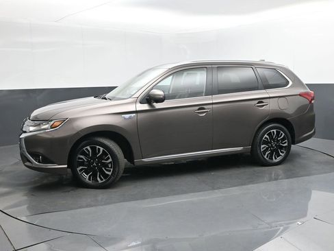 Used 2018 Mitsubishi Outlander GT AWD/4WD image 2