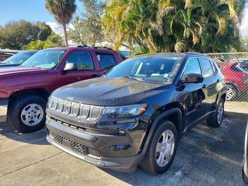 Used 2022 Jeep Compass Latitude w/ Convenience Group image 2