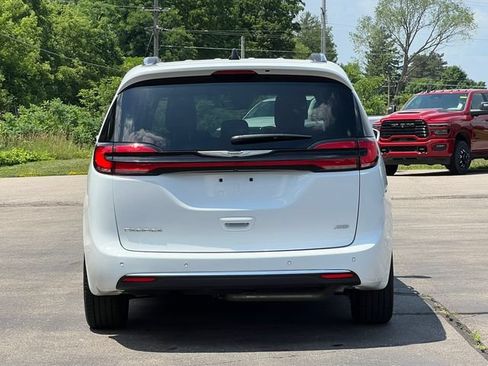 Used 2024 Chrysler Pacifica Pinnacle AWD/4WD image 49