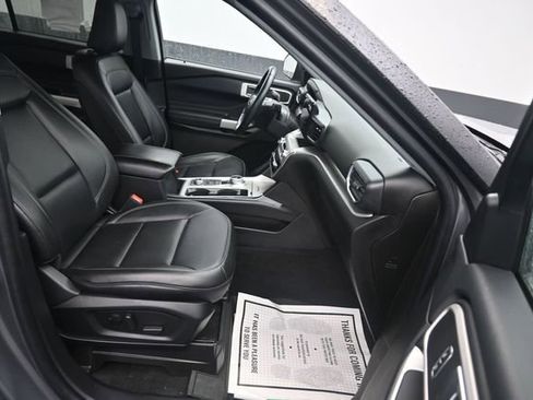 Used 2022 Ford Explorer XLT w/ Equipment Group 202A AWD/4WD image 10