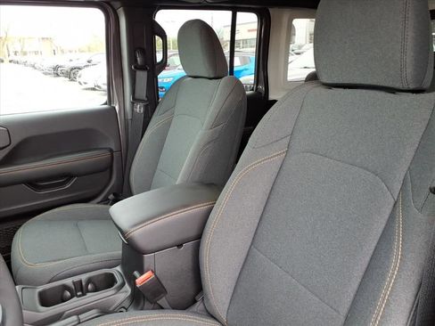 Certified 2025 Jeep Wrangler Unlimited Sahara w/ Safety Group image 9